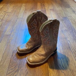 Cowboy boots size 13.5 kids